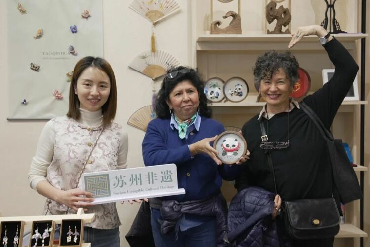 “手工艺与民间艺术之都”苏州亮相意大利 江南非遗绽放世界舞台 “手工艺与民间艺术之都”苏州亮相意大利 江南非遗绽放世界舞台