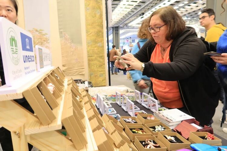 “手工艺与民间艺术之都”苏州亮相意大利 江南非遗绽放世界舞台 “手工艺与民间艺术之都”苏州亮相意大利 江南非遗绽放世界舞台