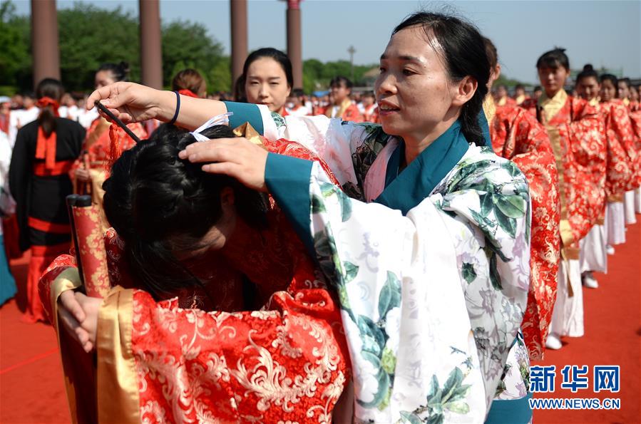 西安举行千名学子传统成人礼(组图)