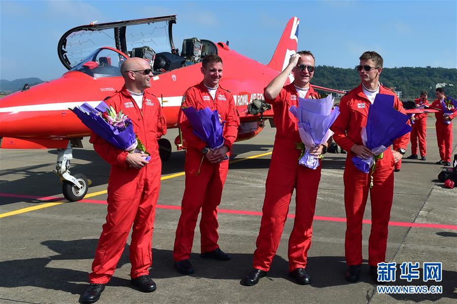 英国皇家空军红箭飞行表演队抵达珠海