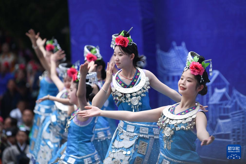 贵州:欢庆“四月八”