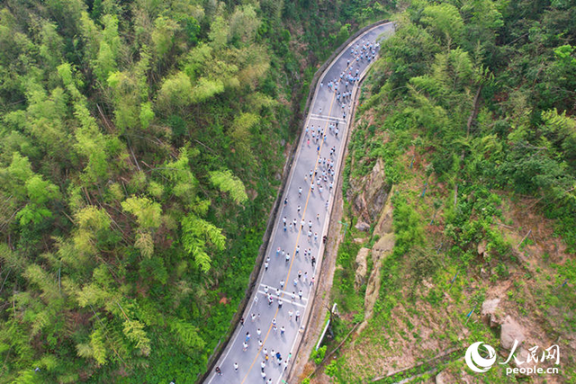 长沙望城在黑麋峰开展“520为爱奔跑”活动 长沙望城在黑麋峰开展“520为爱奔跑”活动