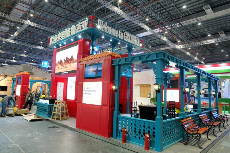 「上观新闻」再探国家馆：64个国家展台主体结构基本搭建完毕