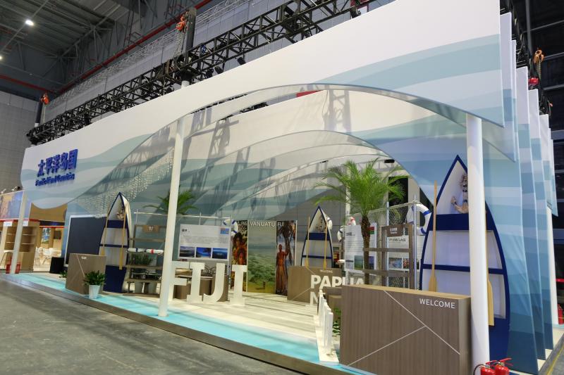 「上观新闻」再探国家馆：64个国家展台主体结构基本搭建完毕