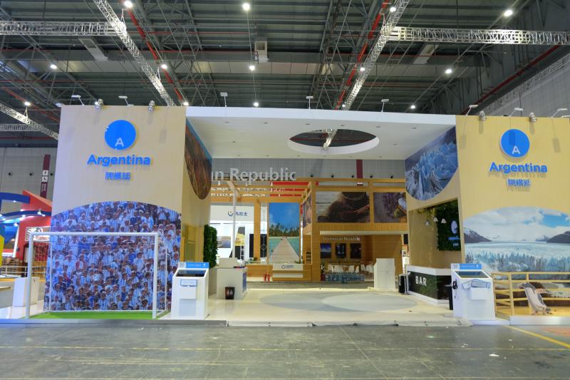 「上观新闻」再探国家馆：64个国家展台主体结构基本搭建完毕