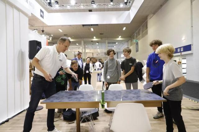 新华网@“剧透”进博|掌控健康数据的“魔镜”、能打乒乓球的电灶