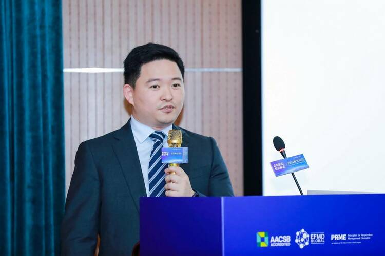 创新驱动,智造未来 | 上理管院专业学位教育中心2024新生论坛顺利举办 创新驱动,智造未来 | 上理管院专业学位教育中心2024新生论坛顺利举办