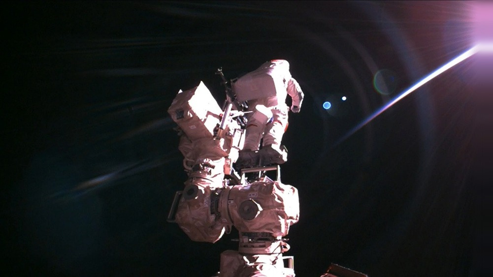 神舟18号宇宙飛行士搭乗組は第1回船外活動を円満に完成した