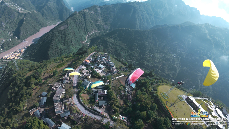 攀高山瞰江河 来怒江体验户外探险之旅 攀高山瞰江河 来怒江体验户外探险之旅