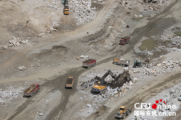 图片默认标题_fororder_基坑开挖现-场热火朝天