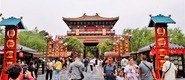  Kaifeng, Henan: There are many tourists in the ancient city