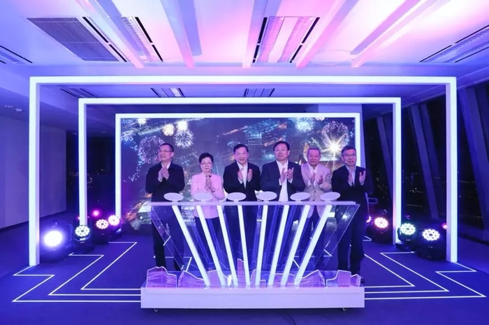 图片默认标题 图片默认标题_fororder_1 中宣部副部长,中央广播电视总台台长慎海雄和上海市领导共同启动灯光首秀装置