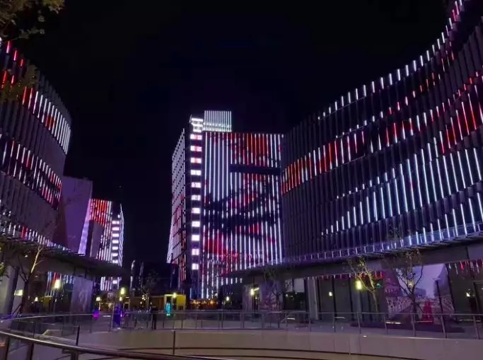 图片默认标题 图片默认标题_fororder_3 国际传媒港举行灯光首秀