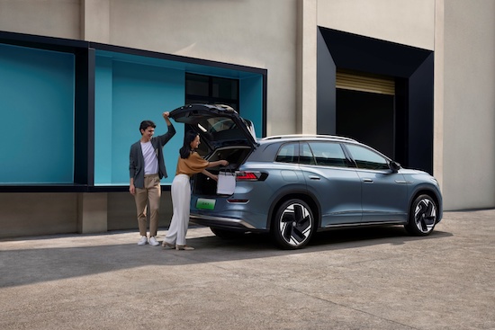 2024夏季达沃斯举行 “绿色使者”上汽大众ID.6 X再度担当会议保障车_fororder_image003