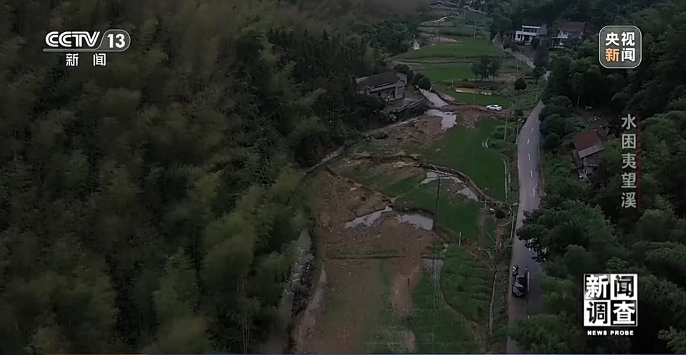 新闻调查丨罕见特大暴雨来袭 洪水围困的夷望溪镇经历了什么?