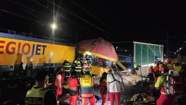 捷克火车相撞事故已致4人死亡 20余人受伤