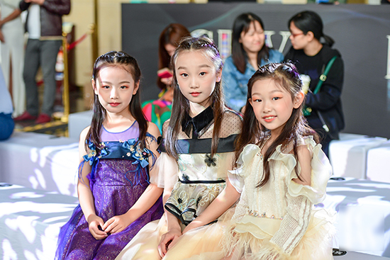 【cri专稿 列表】2019中国西南国际少儿时装周将在渝举办【内容页标题】2019中国西南国际少儿时装周将在渝举办 引领少儿时尚潮流