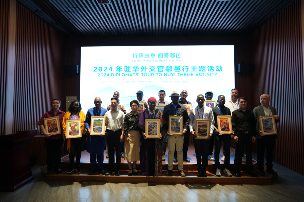 驻华外交官点赞户县农民画:这是超越艺术的表达_fororder_图片35