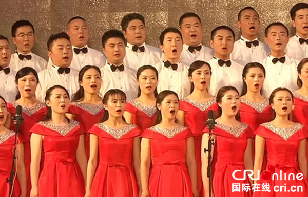 图片默认标题_fororder_职工歌咏比赛现场（青神县委宣传部供图）