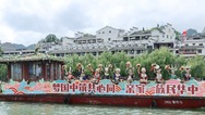 贵州镇远上演水上“速度与激情” 龙舟竞渡展传统文化魅力