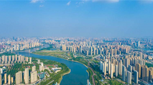 湖北武汉：汉江沿岸水清岸绿