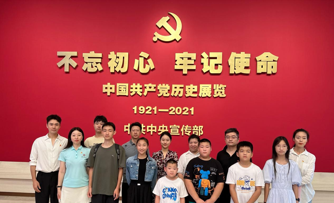 中广联合会文化艺术视听传播委员会、书画摄影委员会、新时代文明传播委员会共赴中国共产党历史展览馆开展爱国主义教育活动 中广联合会文化艺术视听传播委员会、书画摄影委员会、新时代文明传播委员会共赴中国共产党历史展览馆开展爱国主义教育活动_fororder_图片2