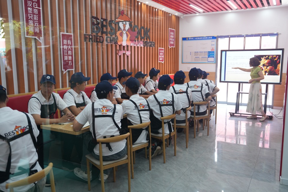 校企融合 订单式培养——郑州新东方烹饪学校如何用“食”力说话