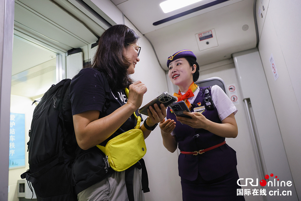 睡一觉就到香港!直击京港高铁动卧首发_fororder_图片5