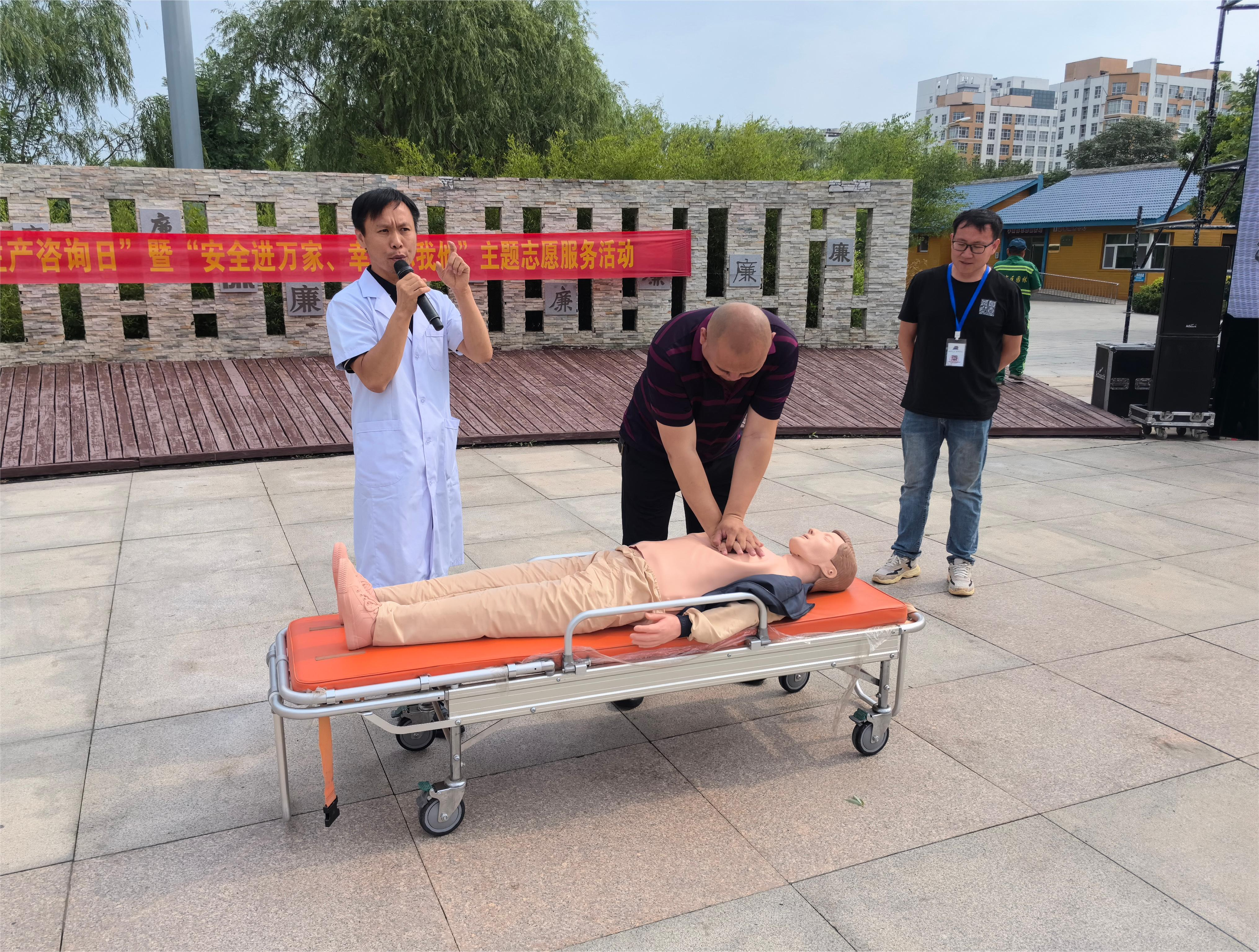 沧州经济开发区组织开展“安全生产咨询日”暨“安全进万家、幸福你我他”主题志愿服务活动_fororder_图片 2