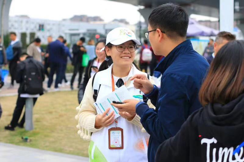 [上观新闻]这些天，800多株“微笑四叶草”整装上阵，向全球宾客