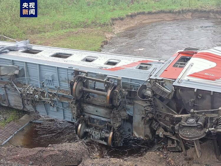 俄罗斯(Russia)列车脱轨事故搜救工作结束 共发现3具遗体