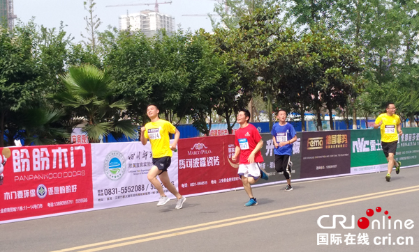 图片默认标题_fororder_5选手作最后的冲刺--摄影张勇