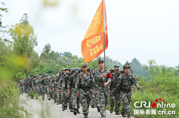 图片默认标题_fororder_民兵应急连的基干民兵在参加野外拉练