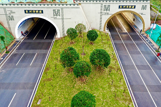 【CRI专稿 列表】重庆巴南龙洲湾隧道正式通车 加快融入陆海新通道建设