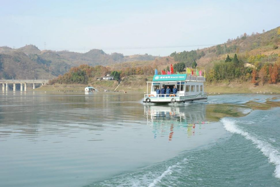 光明·印记——陕西电力文化遗产系列宣传活动(七)| 安康公司:瀛湖库区的流动营业厅_fororder_图片4