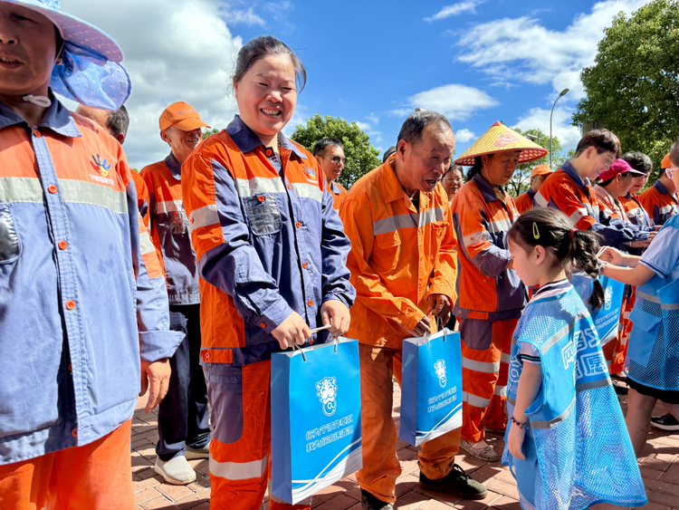 “你为宁波作奉献·我为你来送清凉”,这是一座城市的谢意_fororder_691412a2-14d4-4b74-996f-dc1ba33d1928