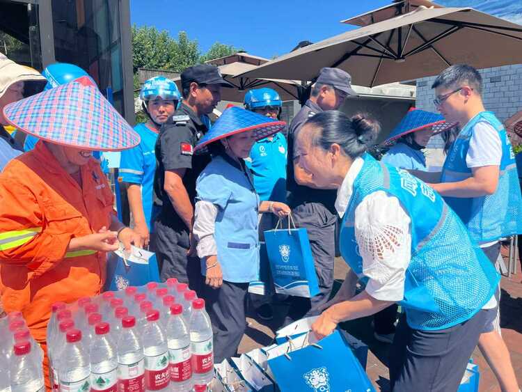 “你为宁波作奉献·我为你来送清凉”,这是一座城市的谢意_fororder_1ca2797b-9f8b-4dce-ae6b-fd03fb314d3e