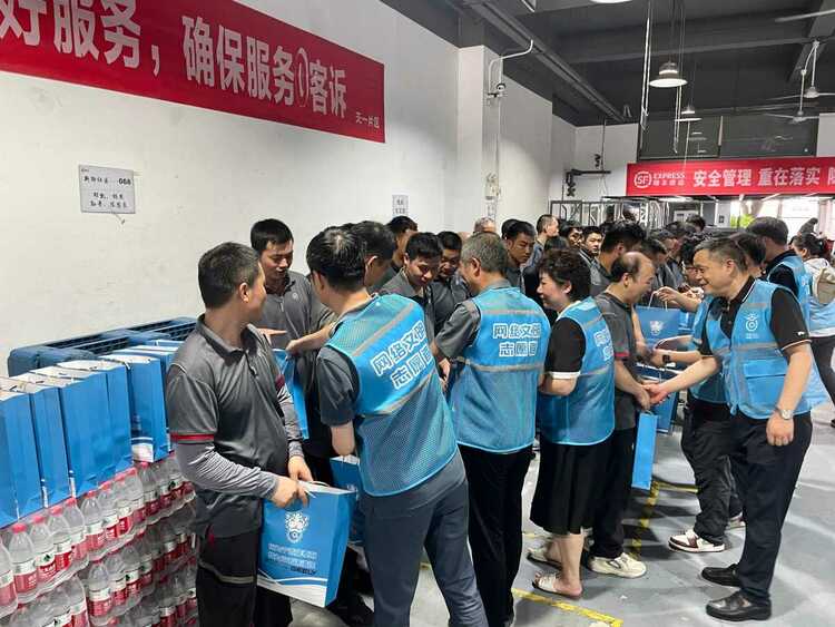 “你为宁波作奉献·我为你来送清凉”,这是一座城市的谢意_fororder_0da7da4b-bf58-4b64-b505-d1b29846e8c9