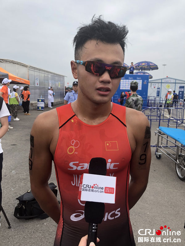 图片默认标题_fororder_江嘉祥接受国际在线四川频道的采访-摄影刘垚