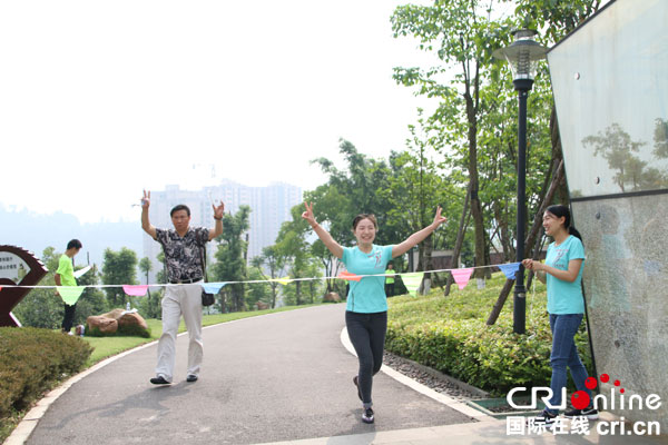 图片默认标题_fororder_女子组第一个到达终点的刘殷学