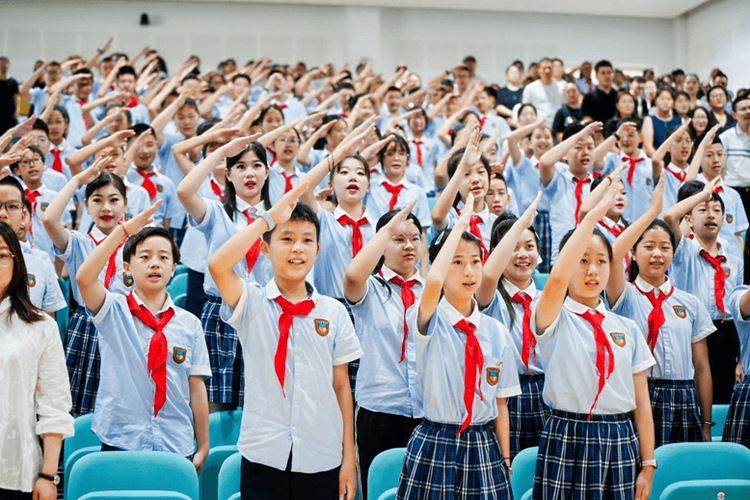 '学大教育慈溪文谷外国语小学欢送首届毕业生