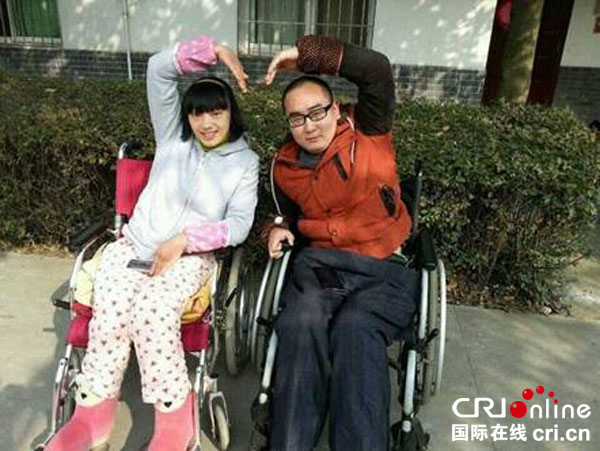 图片默认标题_fororder_图为杨洲和妻子徐彩艳幸福地生活在一起(摄影-王丽萍)