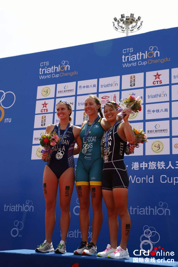 图片默认标题_fororder_女子组颁奖现场（摄影-毛兴家）