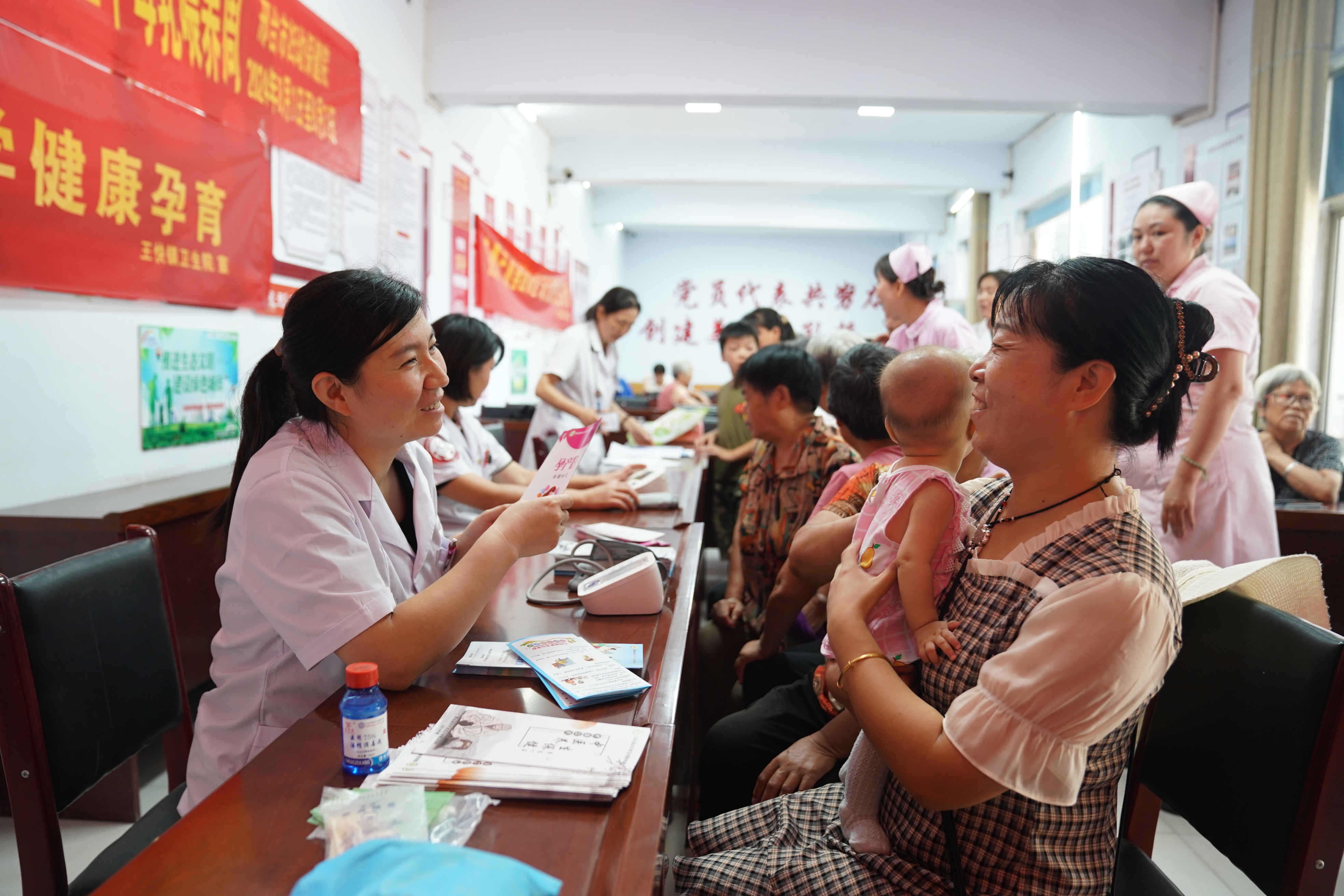 河北邢台经济开发区: 义诊进社区 健康送到家_fororder_3.JPG