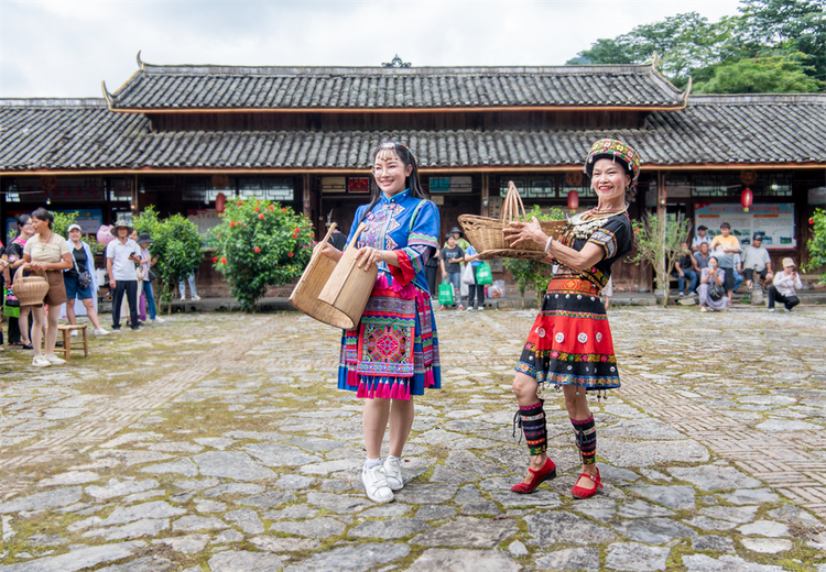 广西上林:各族同胞欢度达努节_fororder_图片2