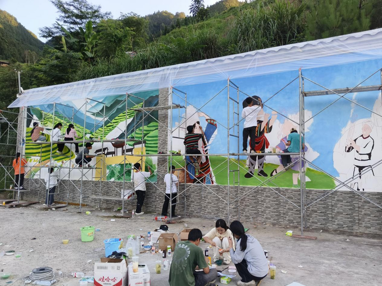 广西环江:彩绘民族文化墙 共筑民族团结情_fororder_图片1