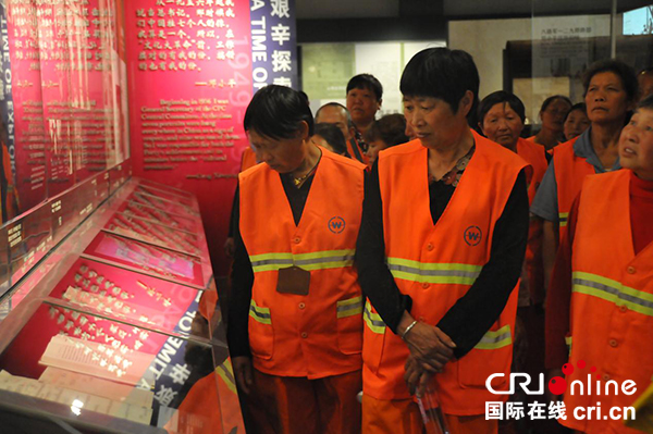 图片默认标题_fororder_参观邓小平缅怀馆