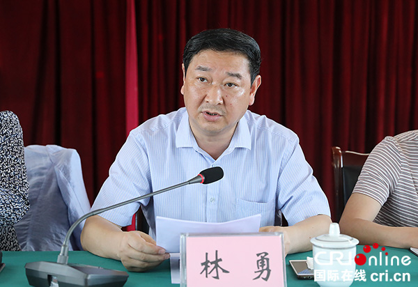 图片默认标题_fororder_2贡井区人大常委会主任林勇讲话