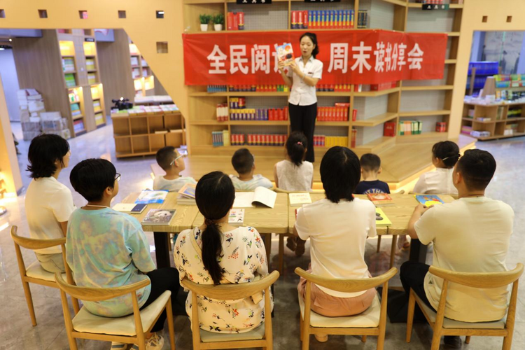 河北平泉:惠民书市让读者感受“阅读乐趣”_fororder_图片 1
