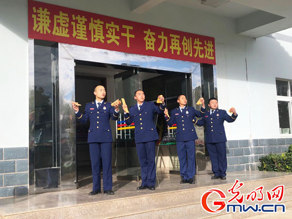 光明网■【火焰蓝一周年】组图丨绮丽云南的森林“应急先锋”